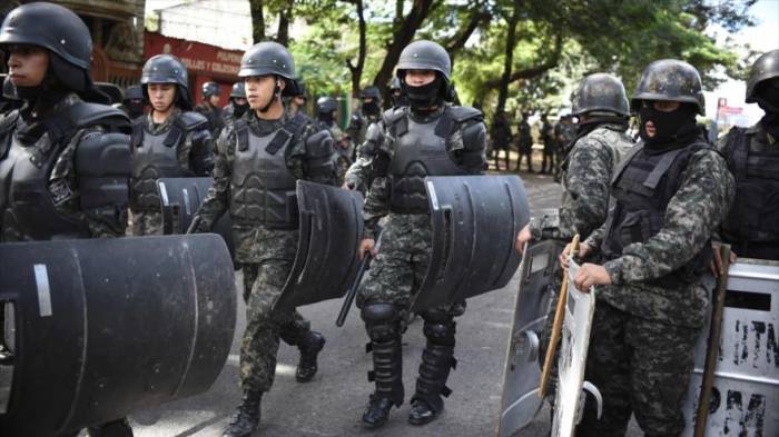 Hondureños bloquean vías en protesta por ‘fraude’ contra Nasralla