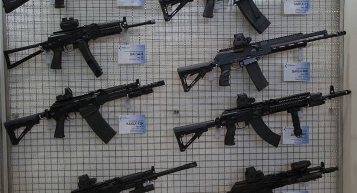 EEUU exige a Afganistán sustituir los fusiles Kalashnikov por armas estadounidenses