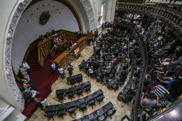 La oposición venezolana pide liberar a los "presos políticos" en el marco del diálogo
