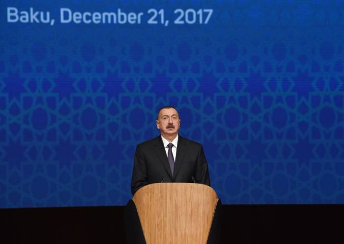 El presidente : ¨ Desde el punto de vista político Azerbaiyán desempeña un papel del puente entre Asia y Europa¨