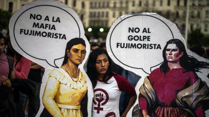 Peruanos se manifiestan contra el fujimorismo en Lima