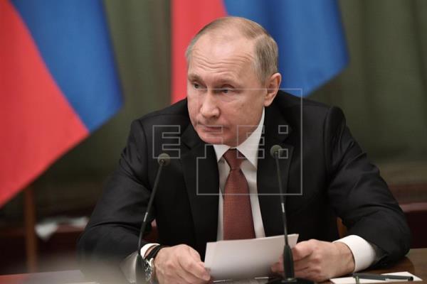Putin acude personalmente a la comisión electoral para inscribir su candidatura