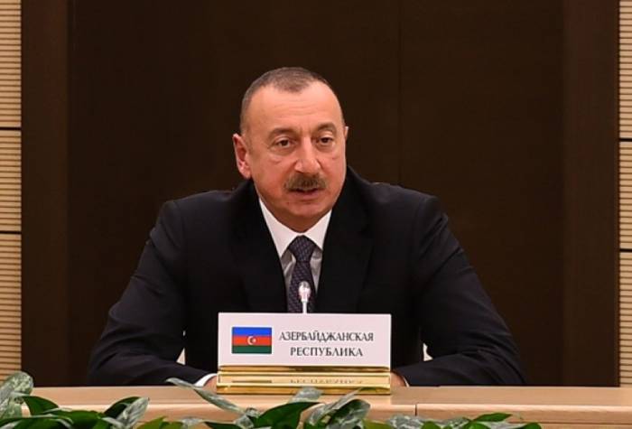 Ilham Aliyev:"Observamos con gran interés los prosesos en Rusia¨