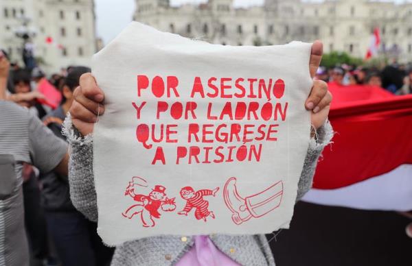 Policía de Perú en alerta máxima por posibles desmanes en protestas contra presidente