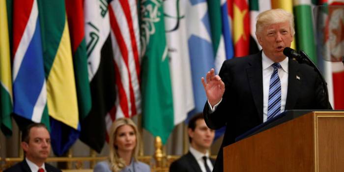 Trump appelle tous les pays à "isoler" l'Iran