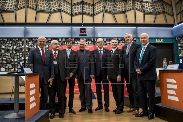Los checos eligen presidente, con el euroescéptico Milos Zeman como favorito