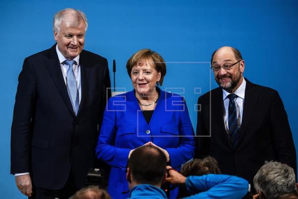 Merkel y Schulz cierran "in extremis" un preacuerdo para una nueva gran coalición