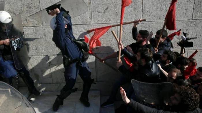Enfrentamiento entre la Policía y los manifestantes en Grecia