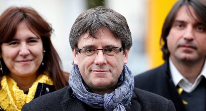 Puigdemont llama a sus seguidores a "luchar por el país"
