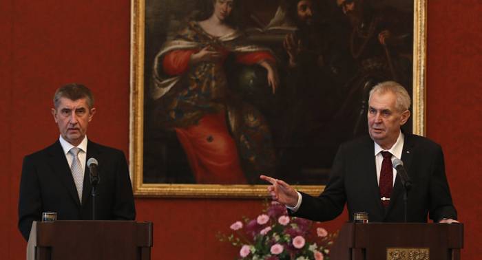 Primer ministro checo anuncia la renuncia del Gobierno