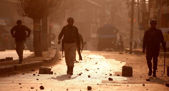 La India denuncia dos muertos por disparos pakistaníes en Cachemira