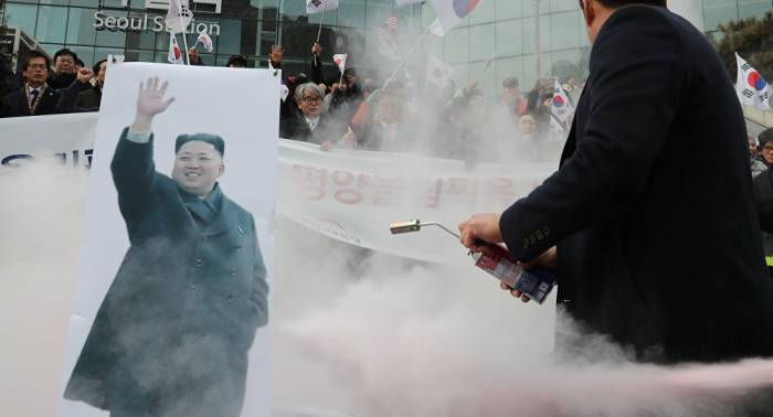 Ultraderechistas surcoreanos protestan contra la asistencia de Corea del Norte a los JJOO