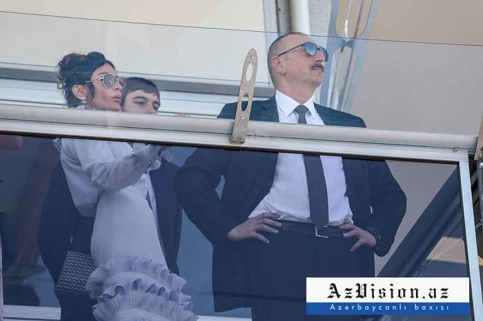 Ilham Aliyev et son épouse suivent le Grand-Prix d'Azerbaïdjan
