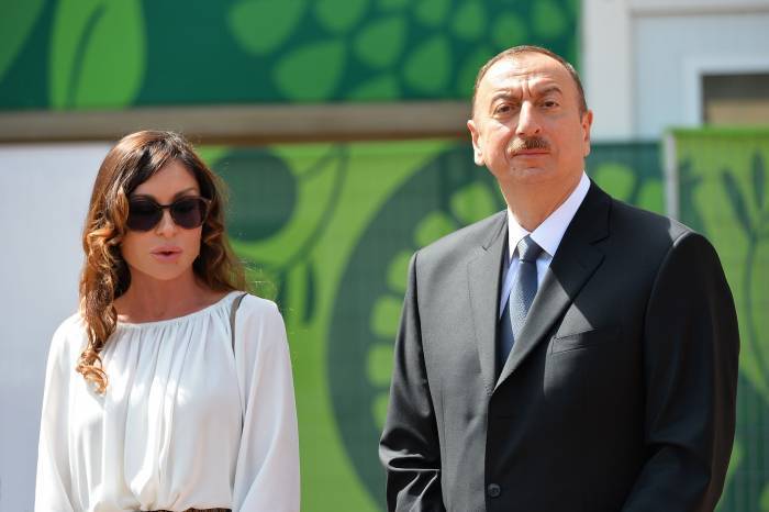 Ilham Aliyev y su esposa en la recepción de Donald Trump
