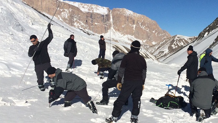 FHN: Alpinistlərin axtarışı davam edir