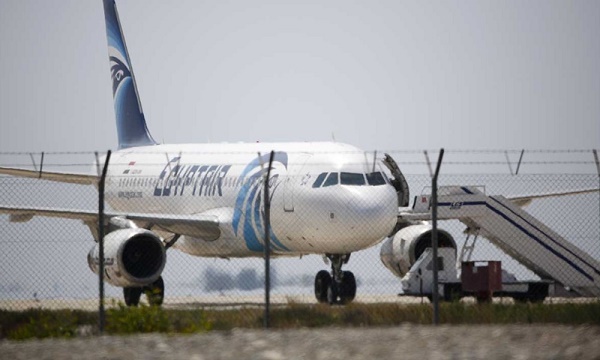 Israël: des débris de l`avion d`Egyptair probablement trouvés sur une plage