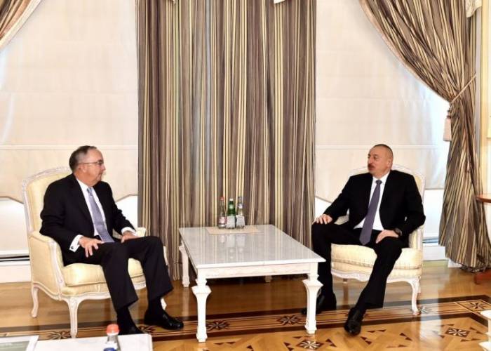 Le président azerbaïdjanais rencontre le directeur-générale de la société John Deere