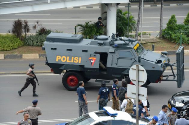 Indonésie: 5 assaillants et 2 civils tués dans des attaques à Jakarta