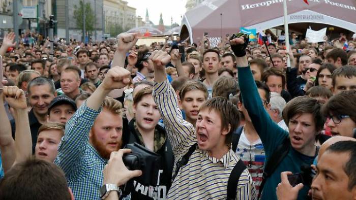 Hunderte Demonstranten festgesetzt