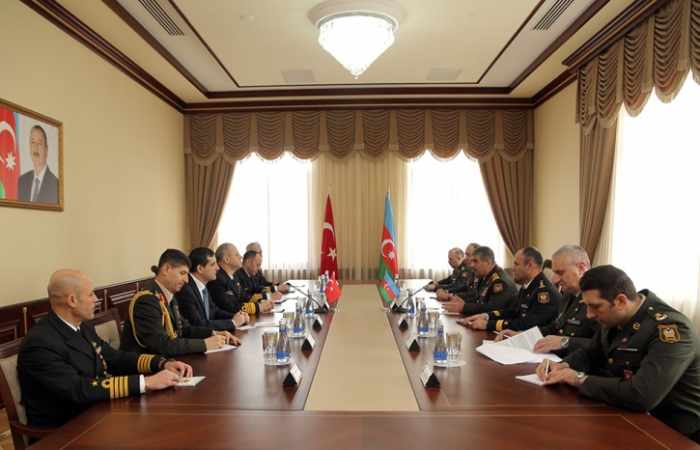 Azerbaijani Defense Minister meets Turkish navy commander

