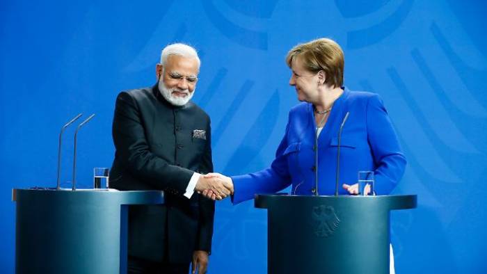 Merkel  vereinbart Milliardendeal mit Indien