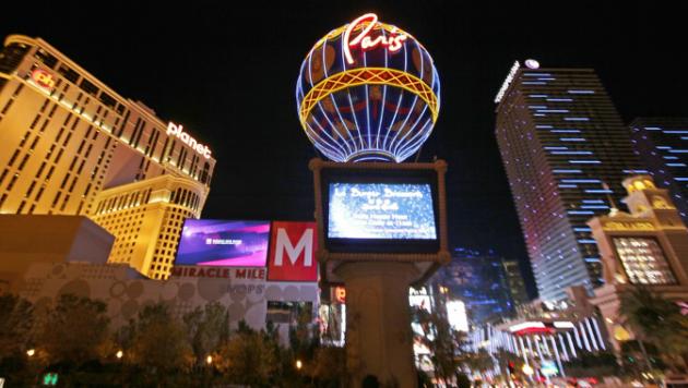 Las Vegas: une voiture fonce dans la foule, un mort et 37 blessés