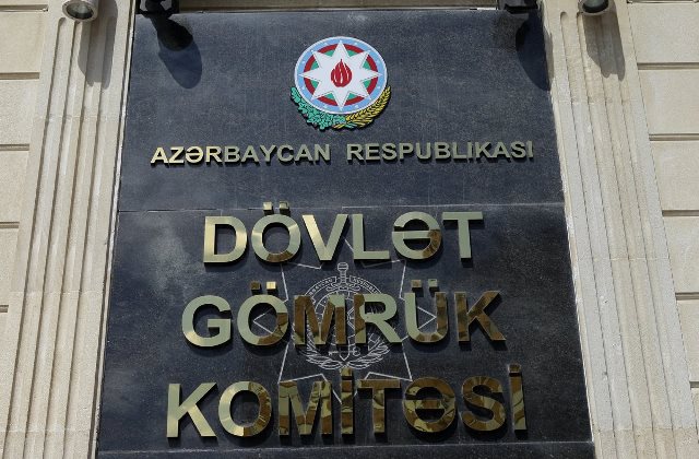 Bloqqer ölkəyə niyə buraxılmadı? - Rəsmi
