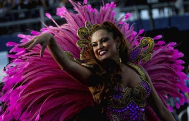 Rio: le spectacle reprend ses droits après l'accident - PHOTOS