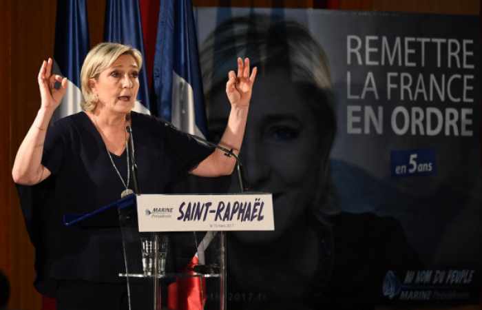 Sondage: Le Pen toujours devant Macron au premier tour