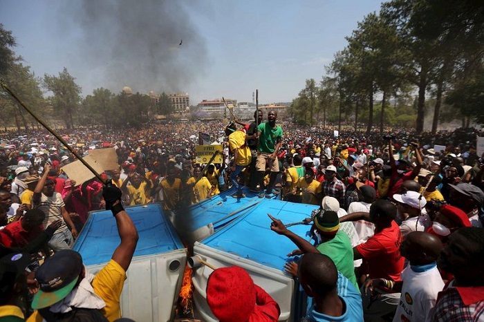 South African police fire stun grenades at students outside Zuma