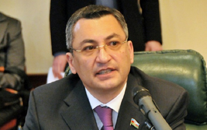 Azərbaycanlı deputat Kris Smiti debata çağırdı