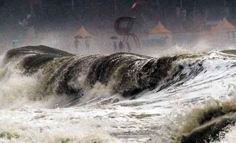 Typhoon Chan-hom Wreaks Havoc in Korea