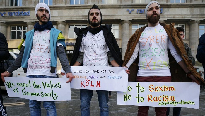Allemagne: à Cologne, des réfugiés manifestent contre les agressions