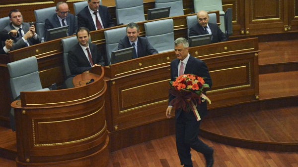 Kosovo: Hashim Thaçi élu président, malgré un scrutin mouvementé