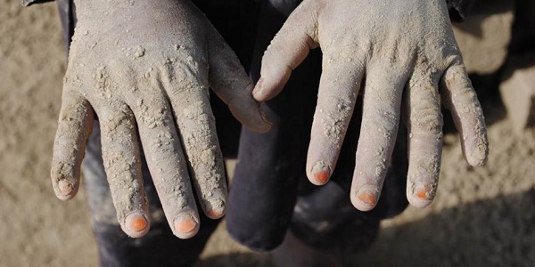 HRW: L`Afghanistan épinglé pour le travail des enfants souvent dangereux