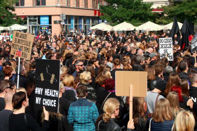 Polish abortion ban rejected after mass protests