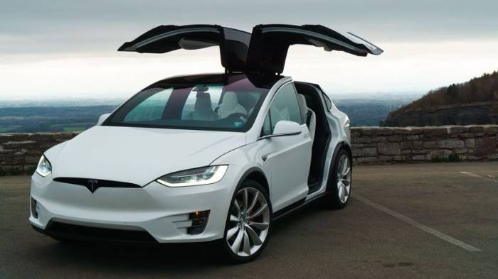 Tesla rappelle 11.000 «Model X»