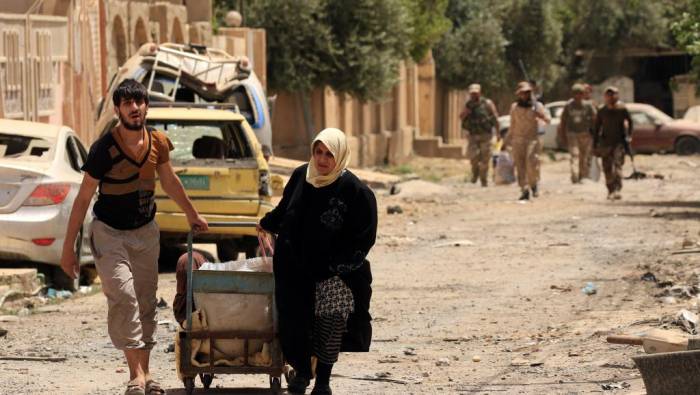Avec les destructions à Mossoul, l'EI "reconnaît sa défaite" (Premier ministre irakien)