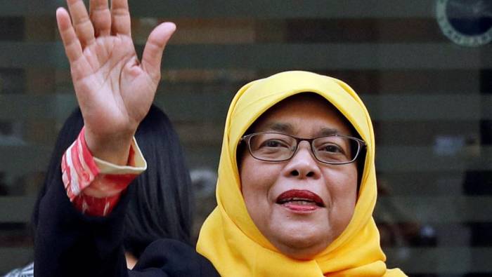 Singapour: une musulmane première femme présidente