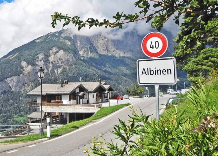 Un village suisse offre plus de 50 000 euros aux familles qui souhaitent s'y installer