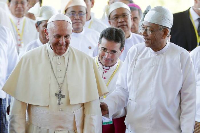 Dans son premier discours, le pape évite de prononcer le mot Rohingya