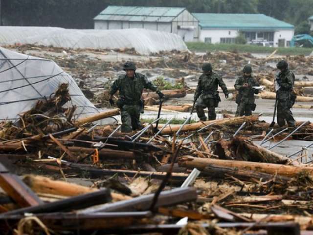 Japon: le bilan des inondations s'alourdit, 15 morts