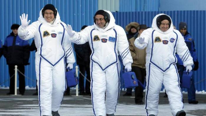 Une fusée Soyouz s’envole vers l’ISS avec trois astronautes à bord