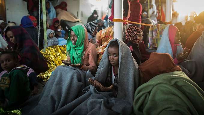 Flüchtlinge sitzen in libyschen Camps fest