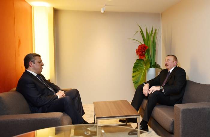 Treffen von Präsident Aserbaidschans Ilham Aliyev und dem georgischen Premierminister Giorgi Kvirikashvili in Davos