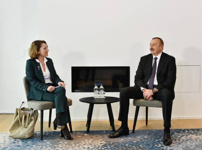 Ilham Aliyev rencontre la directrice générale adjointe du groupe SUEZ