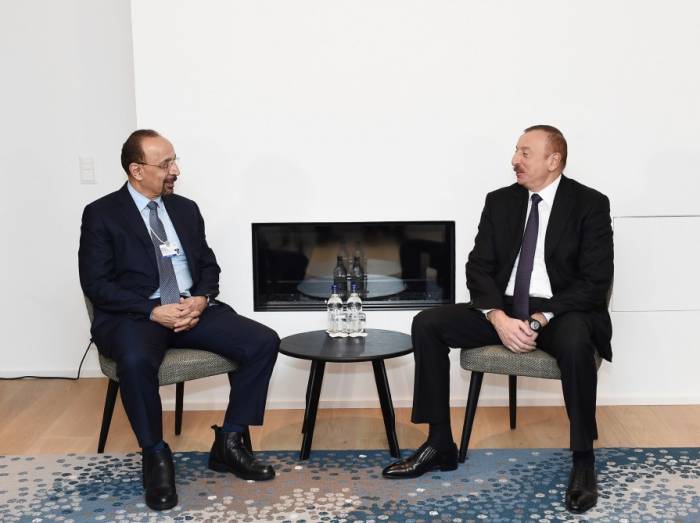 Davos: Ilham Aliyev trifft sich mit Minister für Energie, Industrie und natürliche Ressourcen von Saudi-Arabien