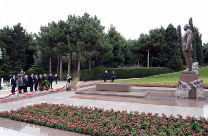 Südkoreanische Delegation besucht Ehren-und Märtyreralleen
