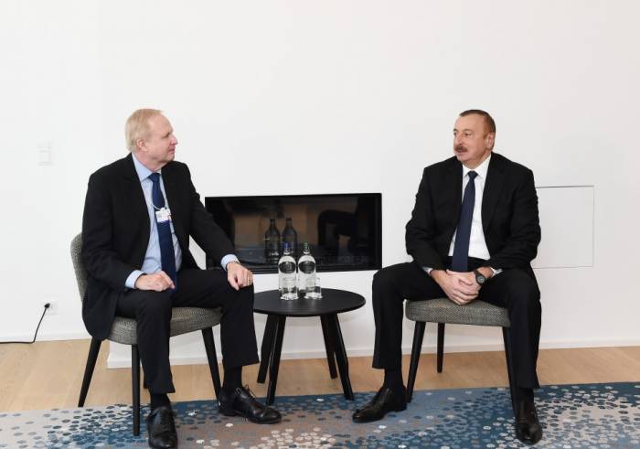 El presidente Ilham Aliyev se encuentra con el CEO de BP en Davos- Actualizado