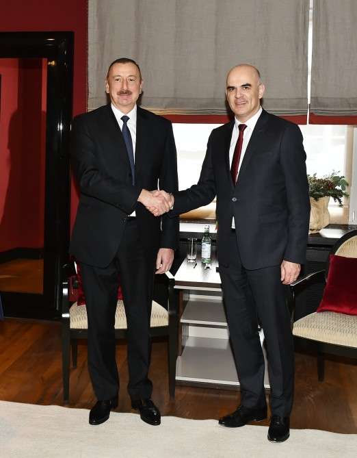 Treffen von Präsident Aserbaidschans Ilham Aliyev und dem Schweizer Präsidenten Alain Berset in Davos
